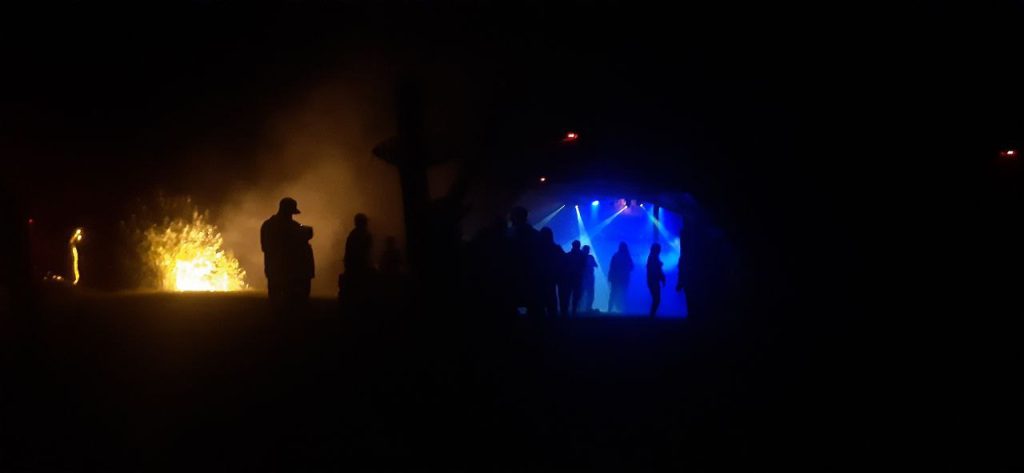 Das Meta Solis Festival in der Nacht. 
