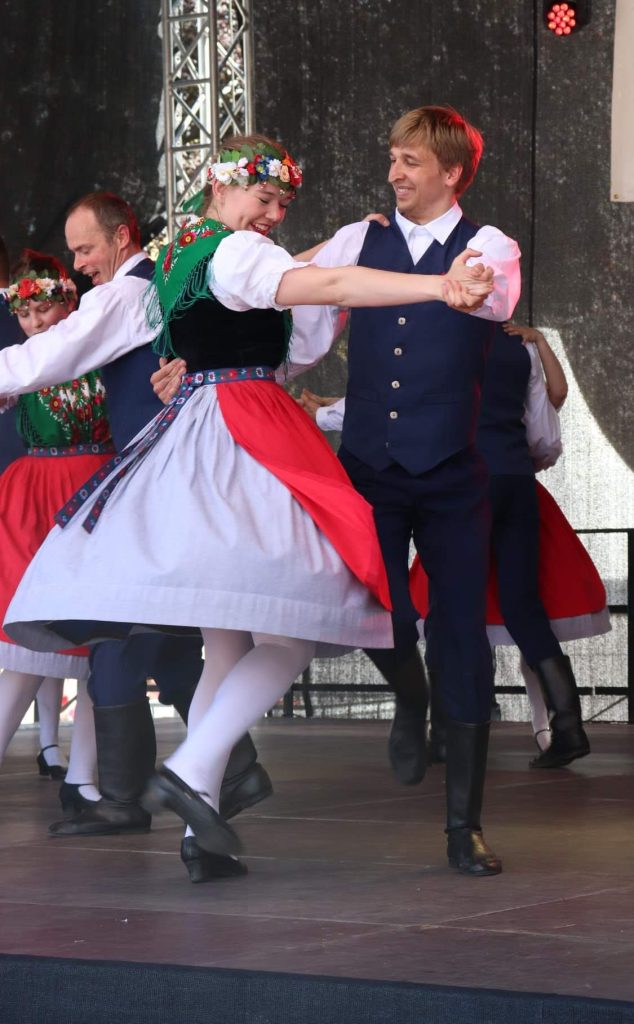 Tanz in sorbischer Tracht. 