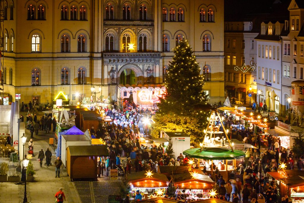 Weihnachtsmarkt am Abend in Zittau
