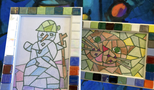 Zwei Mosaik-Kunstwerke in Bilderrahmen. 
